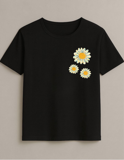 Siyah Papatya Buketi Baskılı T-Shirt - Minimalist Çiçek Tasarımlı Pamuklu Tişört